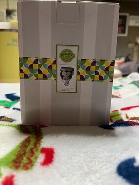 Scentsy Warmer with White Base and Multicolor Geometric Accent